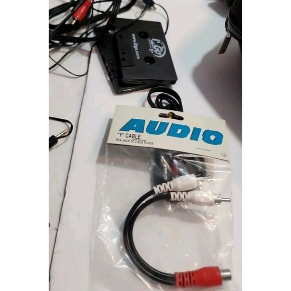 Initial IDM-1210 Portable DVD Player w/Lots of Extras for Parts Only Won't Load - Picture 10 of 12